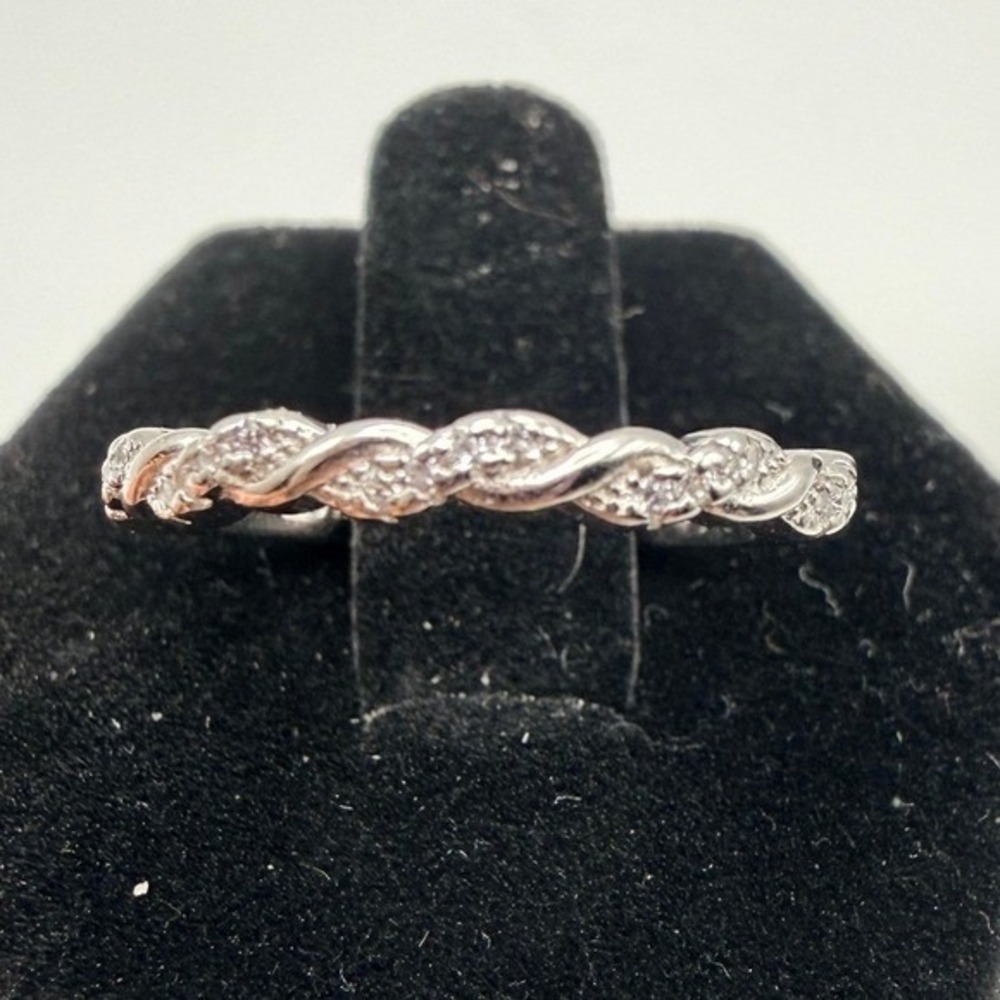Sparkling Halo Engagement Ring Twist Band Cubic Zirconia Silver Tone Set size 6 - Picture 5 of 9